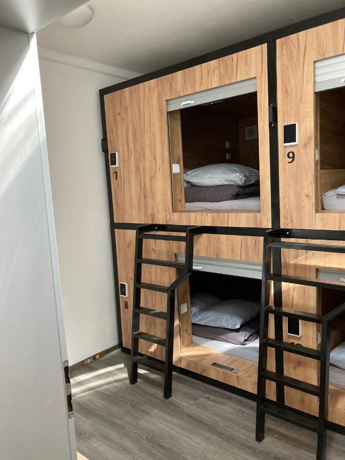 Capsule Hostel Erbenova ปราก ภายนอก รูปภาพ